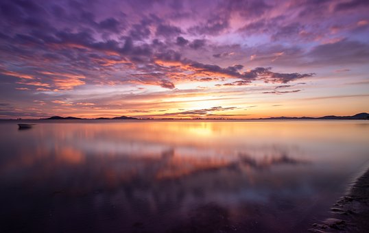 男孩名字中含&ldquo;晨&rdquo;字，寓意聪明沉稳睿智