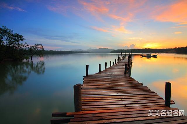 带三点水旁适合龙年男宝宝的名字大全