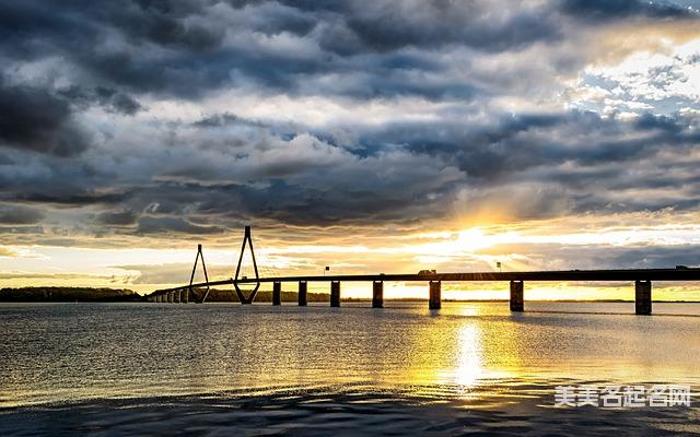 2025年小男孩中间带琳字的名字大全